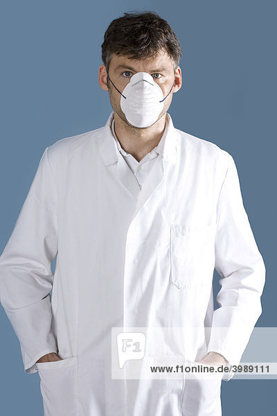 Arzt mit Schutzmaske