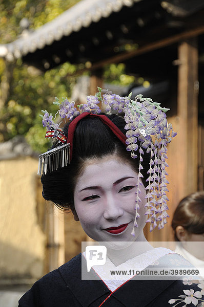 Maiko  Geisha in Ausbildung  im Gion Stadtviertel  Kyoto  Japan  Asien