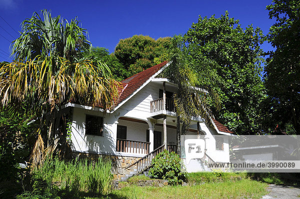 House between tropical vegetation  Mahe Island  Seychelles  Africa  Indian Ocean