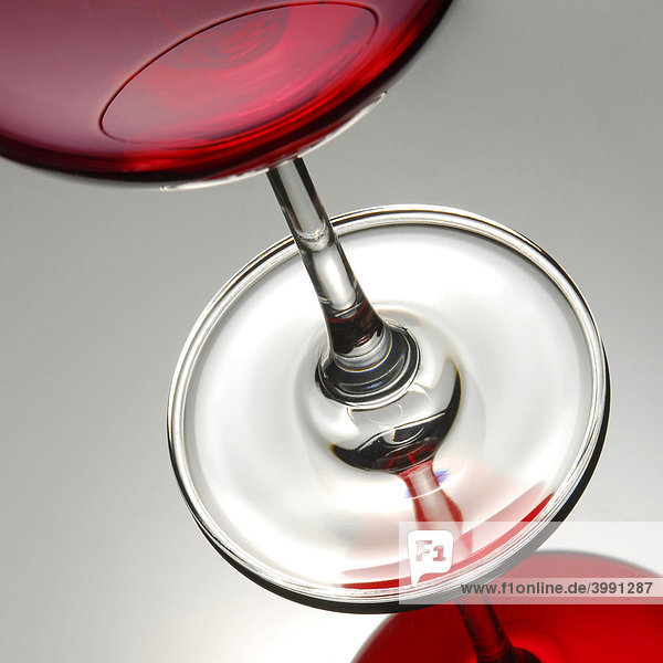Glas mit Rotwein  Detailaufnahme