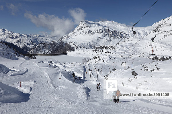 Schlepplift im Skigebiet Silvapark Galtür  Kops-Stausee  Silvretta  Paznauntal  Paznaun  Tirol  Österreich