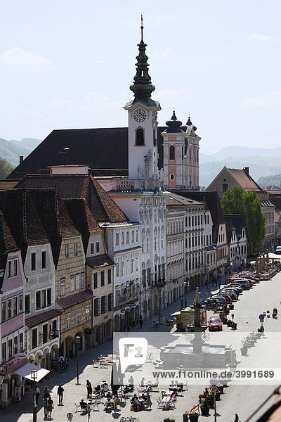 Stadtplatz mit Rathaus und Marienkirche  Steyr  Oberösterreich  Österreich  Europa