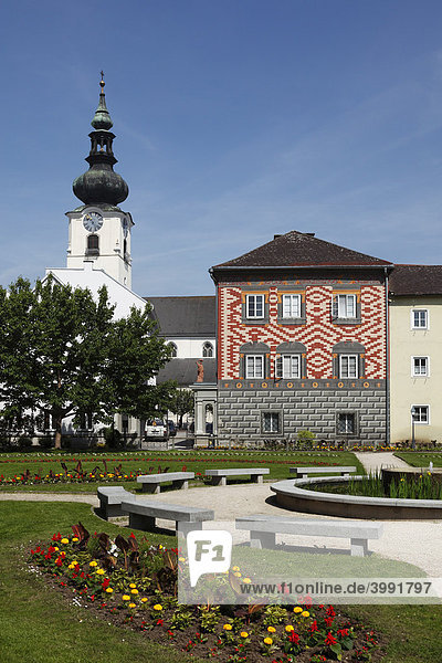 Burggarten  Hoffmannsches Freihaus  Haus der Salome Alt  Stadtpfarrkirche  Wels  Oberösterreich  Österreich  Europa