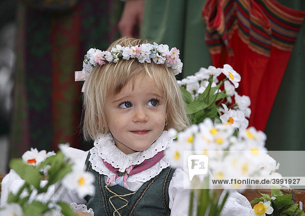 Girl with flower wreath  Narzissenfest Narcissus Festival in Bad Aussee  Ausseer Land  Salzkammergut area  Styria  Austria  Europe