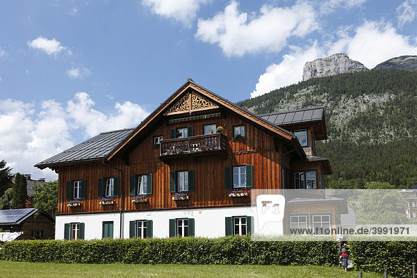 Traditionelles Holzhaus in Altaussee  Berg Loser  Ausseer Land  Salzkammergut  Steiermark  Österreich  Europa
