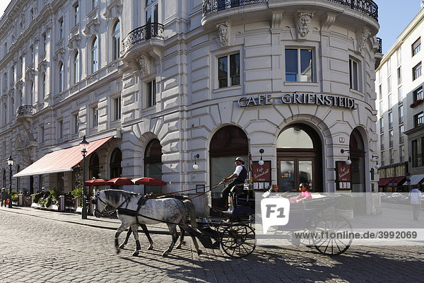 Fiaker carriage in front of the Griensteidl Cafe  Michaelerplatz square  Vienna  Austria  Europe