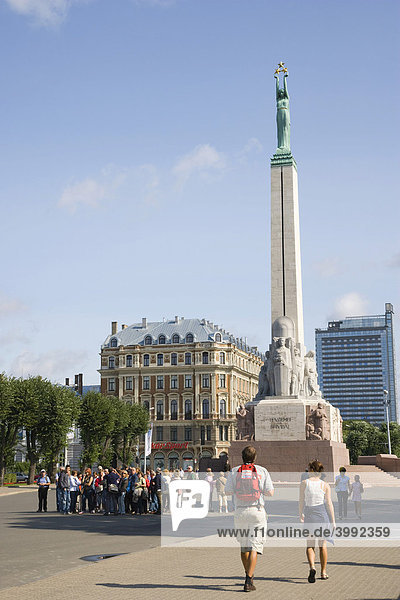 Freiheits-Denkmal  Freiheitsstatue  Brivibas piemineklis  Riga  Lettland  Baltikum