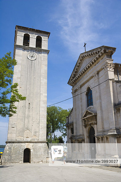 Glockenturm und Renaissance-Fassade der Mariä Himmelfahrt Kathedrale  Pula  Istrien  Kroatien  Europa