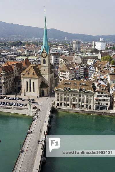 Altstadt von Zürich mit der Fraumünster Kirche und der Münsterbrücke  Schweiz  Europa