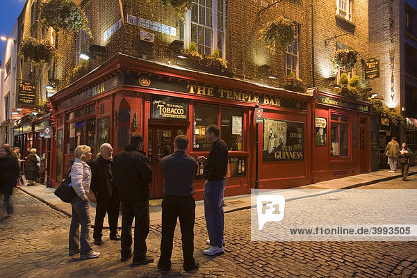 Der Pub The Temple Bar im Vergnügungsviertel Temple Bar Dublin County Dublin Leinster Irland Europa