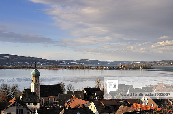 View of Allensbach across Lake Constance to Reichenau Island  district of Konstanz  Baden-Wuerttemberg  Germany  Europe