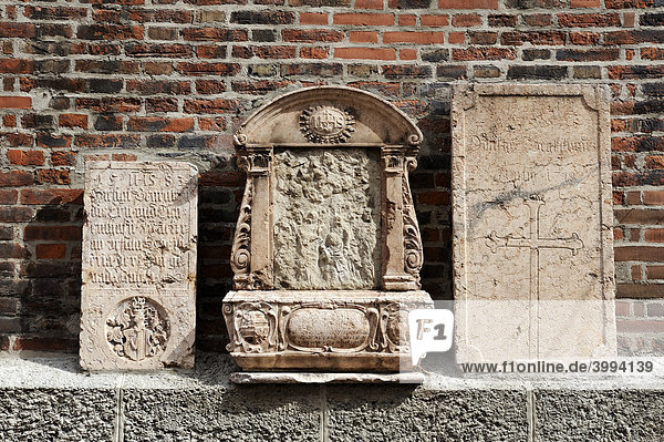 Historische Grabsteine an der Fassade der Frauenkirche in München  Bayern  Deutschland  Europa