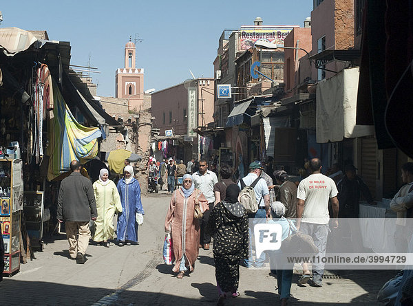 Straßenszene in der Altstadt  der Medina  Marrakesch  Marokko  Afrika