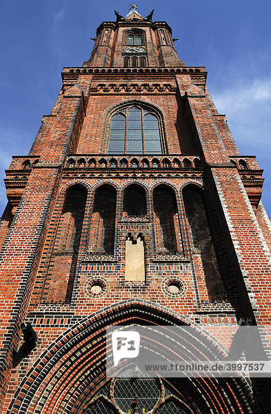 Turm der St. Nicolaikirche  Backsteingotik/Neugotik  1895  Lüneburg  Niedersachsen  Deutschland  Europa