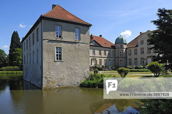 Schloss Hünnefeld  Wasserschloss  13. Jhd.  Bad Essen  Niedersachsen  Deutschland  Europa