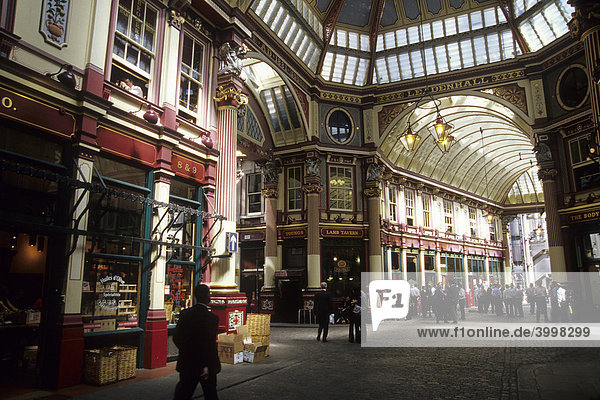 Leadenhall Market shopping mall  pubs  bars and shops in a covered Victorian market hall  City of London  London  England  UK  Europe