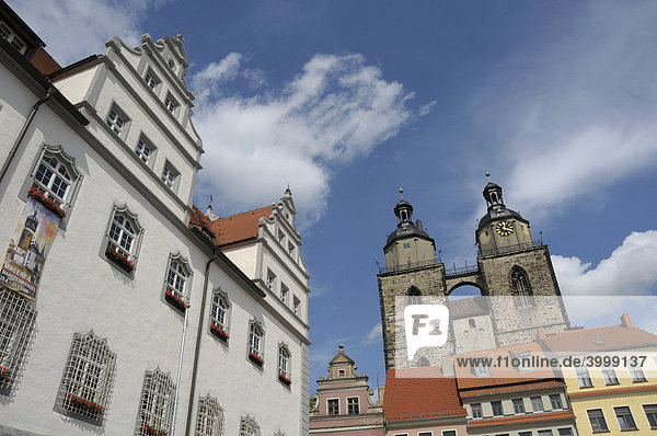 Marktplatz mit Rathaus und Stadtkirche  Lutherstadt Wittenberg  Sachsen-Anhalt  Deutschland  Europa