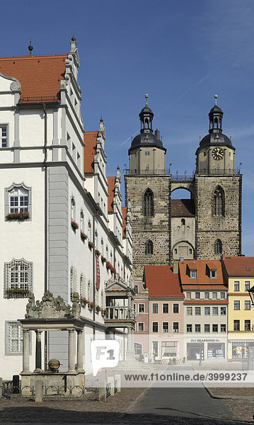 Marktplatz mit Rathaus und Stadtkirche  Lutherstadt Wittenberg  Sachsen-Anhalt  Deutschland  Europa