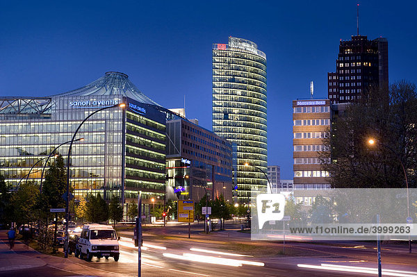 Potsdamer Platz mit Bahntower und Sony-Center  Berlin  Deutschland