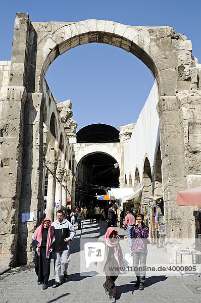 Gate in front of the Umayyad-Mosque  Damascus  Syria  Middle East  Asia
