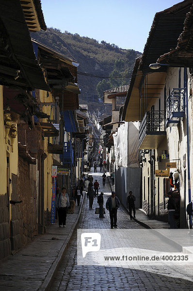 Narrow alley  historic town centre  Cusco  Peru  South America  Latin America