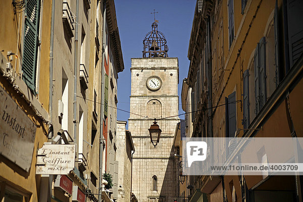 Die Kirche Ancienne Cathedrale Ste-Anne in der Altstadt von Apt En Provence  Frankreich  Europa