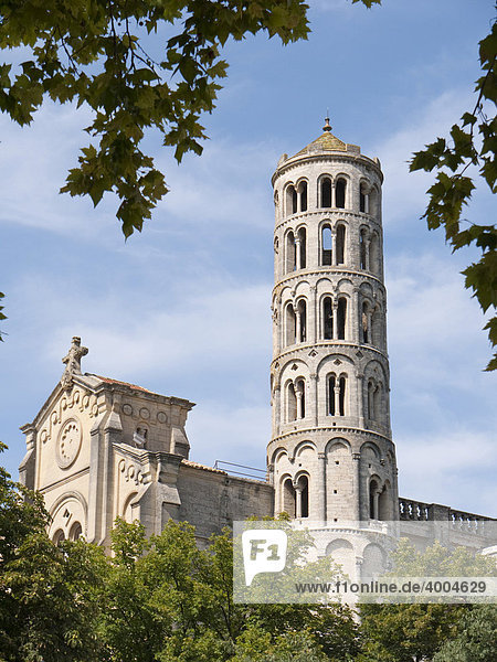 Die Tour FÈnestrelle  42 Meter hoher romanischer Glockenturm der Kathedrale St. ThÈodorit in UzËs  DÈpartement Gard  Languedoc  Frankreich  Europa