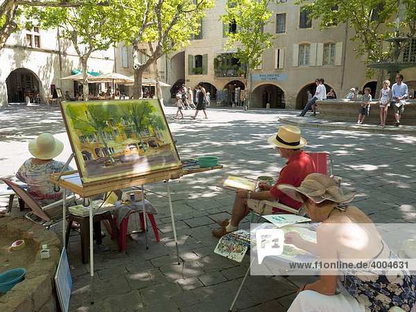 Hobby painters work on the central square Place aux Herbes at Uzes  DÈpartement Gard  Languedoc  France  Europe