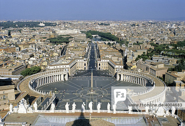 Kolonnaden  Petersplatz  Piazza San Pietro  Via della Conziliazione  Vatikan  Rom  Latium  Italien  Europa