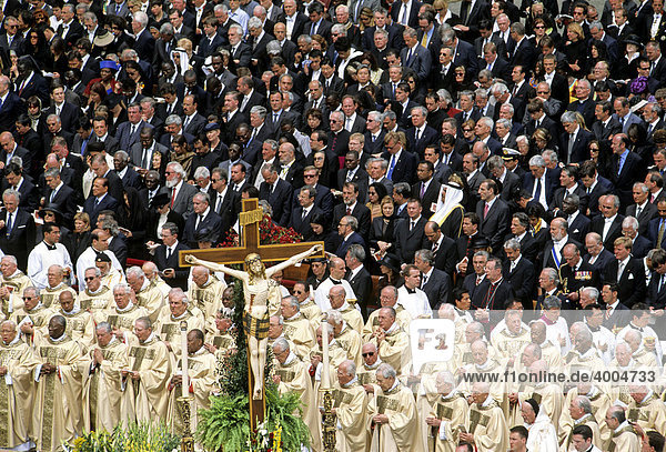 Heilige Messe  Amtseinführung Papst Benedikt XVI  Ratzinger  Piazza San Pietro  Petersplatz  Vatikan  Rom  Latium  Italien  Europa