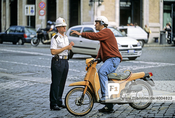 Traffic policeman  moped riders  Piazza Venezia  Rome  Lazio  Italy  Europe