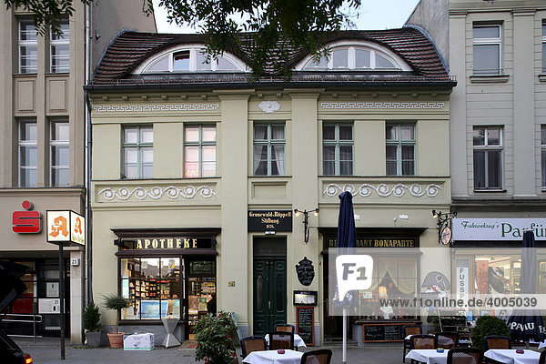 Historische Apotheke in der Altstadt Spandau  Berlin  Deutschland  Europa