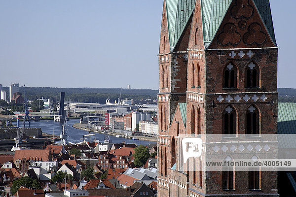 Petrikirche  Hafen  Lübeck  Schleswig-Holstein  Deutschland  Europa