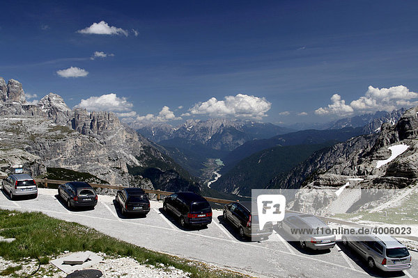 Parkplatz im Wandergebiet Drei Zinnen  Tre Cimi di Lavaredo  Dolomiten  Südtirol  Alto Adige  Italien  Europa