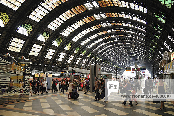 Station hall  Milan station  Lombardy  Italy  Europe