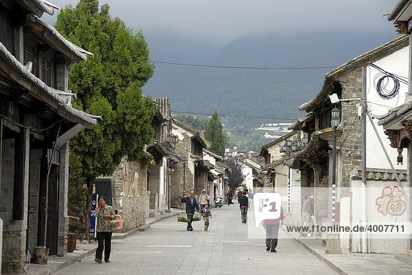 Altes China  Straße Renmin Lu in der Altstadt  Dali  Provinz Yunnan  Volksrepublik China  Asien