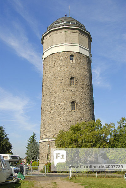 Hoher Turm aus Basalt  alter Wasserturm  Mühlheim am Main  Hessen  Deutschland  Europa