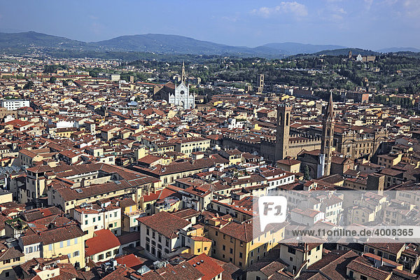 Panorama von Florenz mit der Kirche Santa Croce und dem Palazzo Vecchio  Firenze  Toskana  Italien  Europa