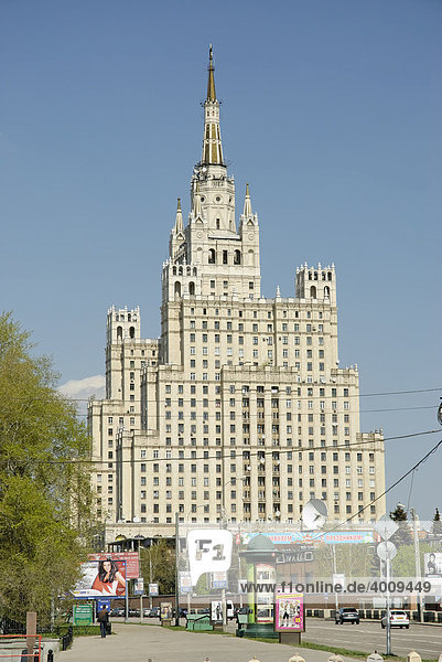Wolkenkratzer am Wosstanija  Moskau  Russland