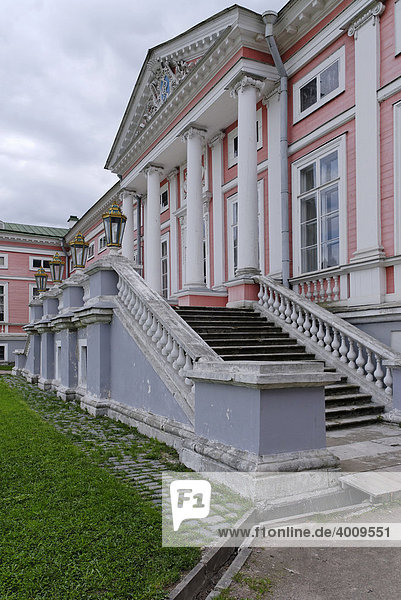 Rückansicht des Großen Palastes auf dem Kuskowo-Anwesen  Moskau  Russland