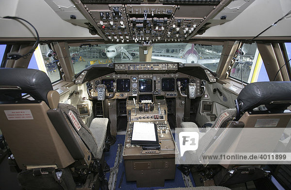 Cockpit einer Boeing 747