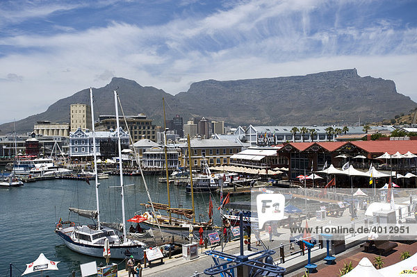 Victoria & Alfred Waterfront und Tafelberg  Kapstadt  Südafrika  Afrika