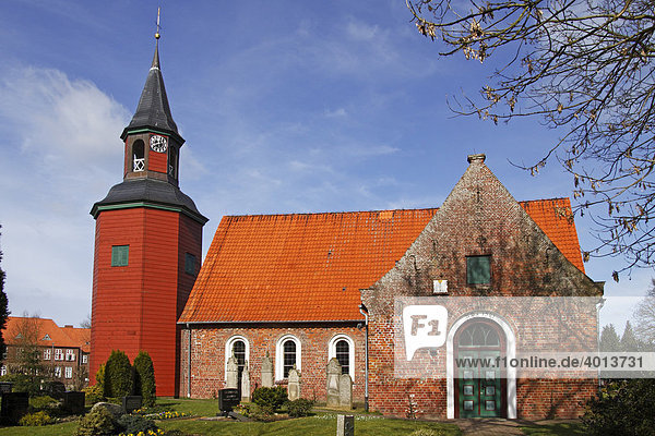 Trinitatiskirche in Wewelsfleth  historische Kirche  Kreis Steinburg  Wilstermarsch  Elbmarsch  Schleswig-Holstein  Deutschland