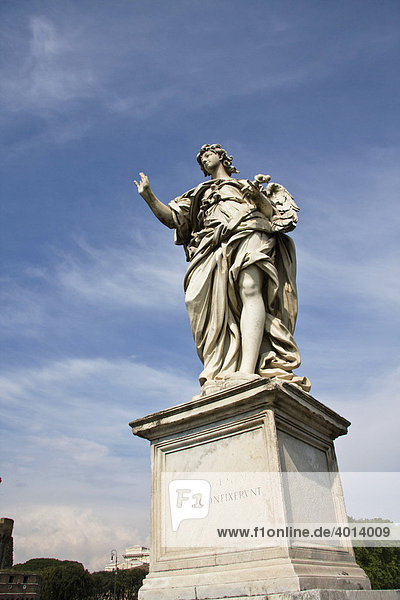 Engel mit Nägeln von Bildhauer Girolamo Lucenti  Aspiciant ad me quem confixerunt  Engelsbrücke  Rom  Italien  Europa
