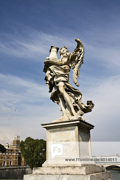 Engel mit Säule von Bildhauer Antonio Raggi  Tronus meus in columna  Engelsbrücke  Rom  Italien  Europa