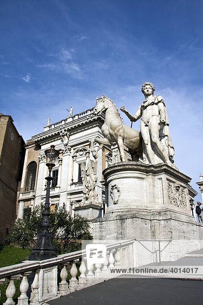 Reiterstandbild der Dioskuren oberhalb der Cardonata Treppen auf dem Campidoglio Platz in Rom  Latium  Italien  Europa