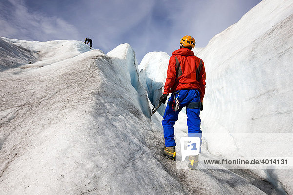 Bergsteiger am Worthington Gletscher  Alaska  USA  Nordamerika  Amerika