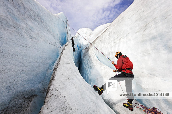 Bergsteiger am Worthington Gletscher  Alaska  Nordamerika  USA  Amerika