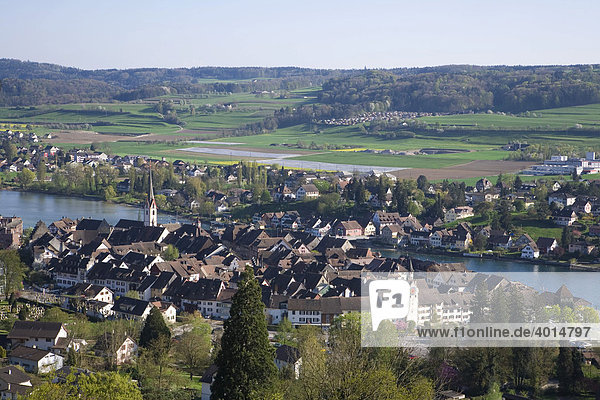Blick von der Burg Hohenklingen auf Stein am Rhein  Bodensee  Kanton Schaffhausen  Schweiz