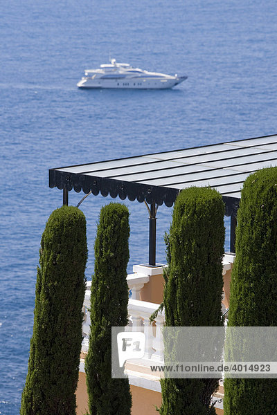 Terrasse des Palais Maeterlinck  Motorjacht  Luxusjacht  Nizza  Cote d'Azur  Frankreich